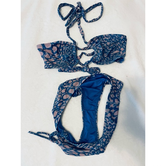 Icon Swim Bikini - Picture 3 of 3